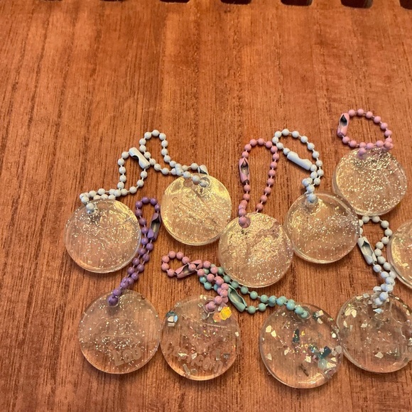 Lot of 11 Hand Poured Resin Key rings, Great Lot! - Picture 3 of 4